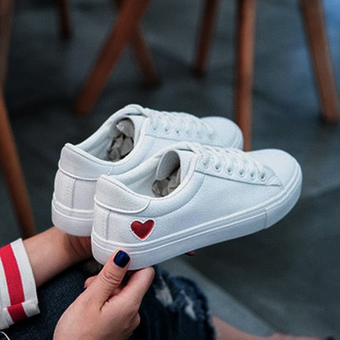 2019 New White Sneakers Women Canvas Shoes Female Casual Flats Cute Heart Leather Skateboard shoes Lace-Up Vulcanize Shoe Girls